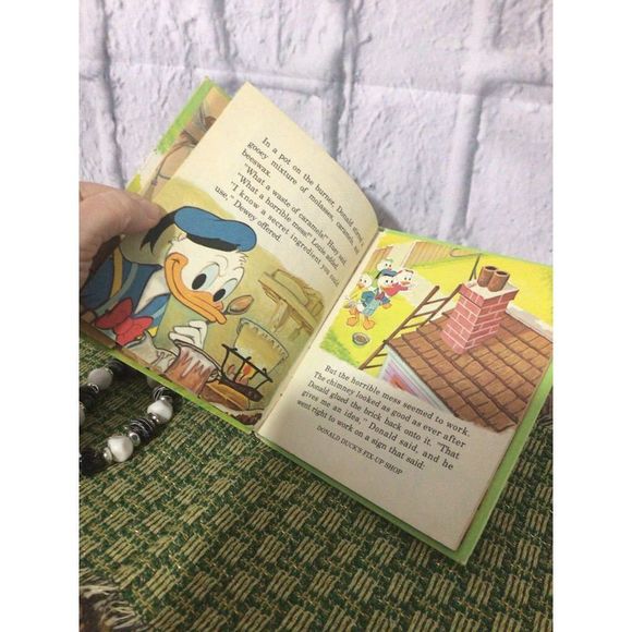 1979 Walt Disney’s Donald Duck and the Super Sticky Secret Collectible Book - Picture 4 of 11